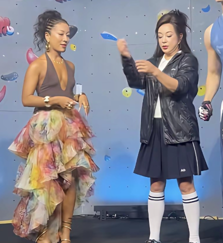 刘晓庆竟然看起比吉克隽逸还有活力，真是一白遮百丑。刘晓庆穿的好像学生一样，真是太