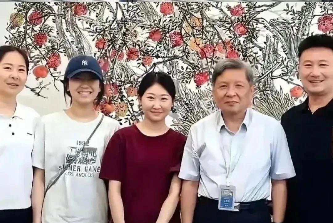 福耀001号学生是个假消息？福耀科技大学的001号学生在网上火得一塌糊涂，但最