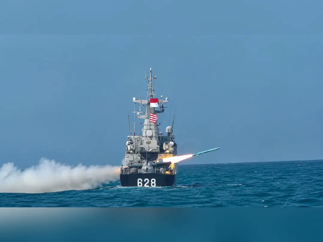 每天认识一件兵器印尼海军在演习中发射C705反舰导弹，C705同YJ62一样采