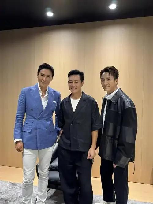 TVB老戏骨组团现身广州车展！岚图展台秒变“港剧片场”！本以为车展是新车的主场