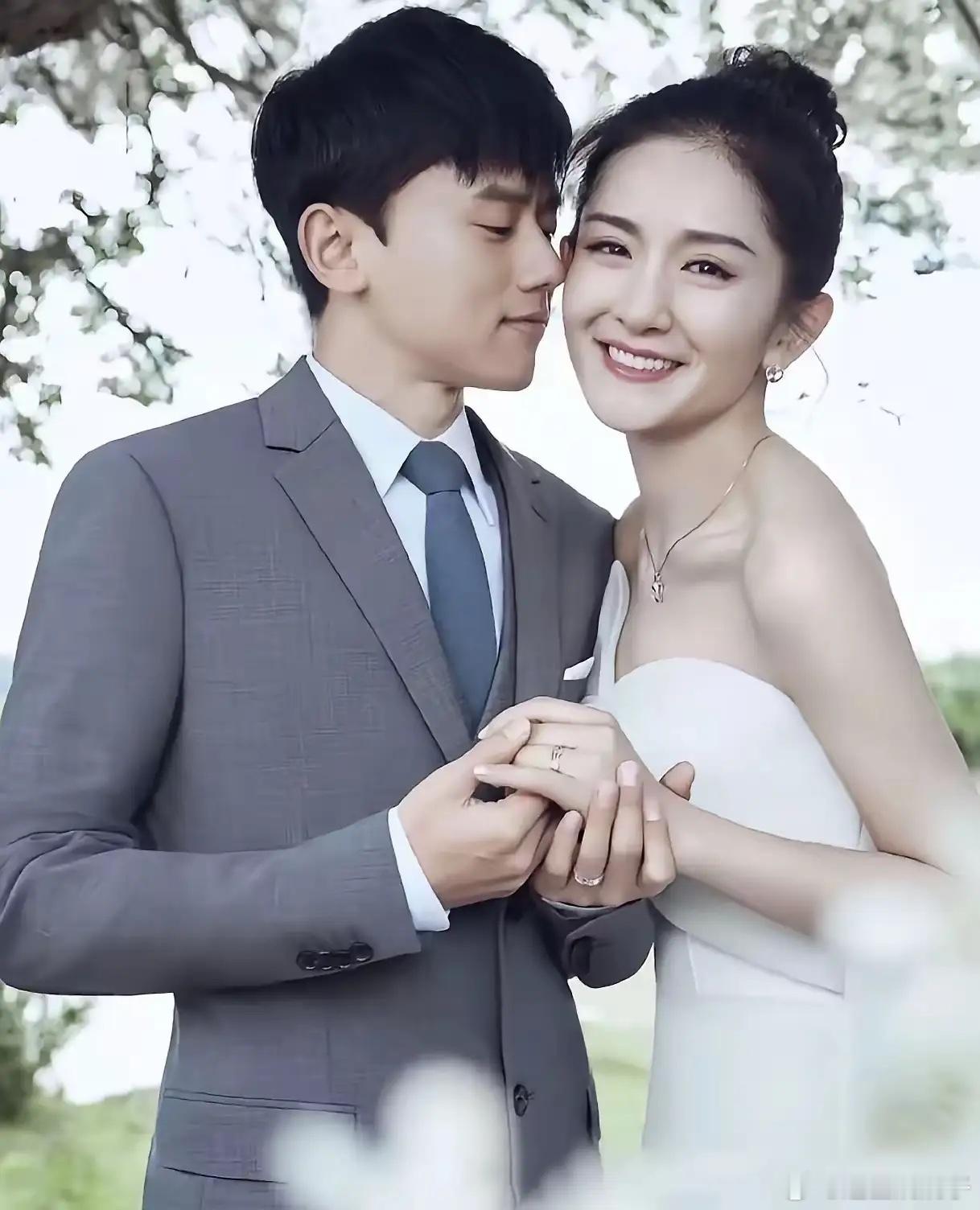 香港火灾捐款名单里最让人意外的，居然是谢娜张杰！说真的，以前看综艺总觉得谢娜特别