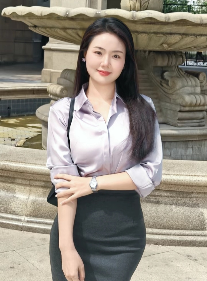 线条流畅，笑靥如花