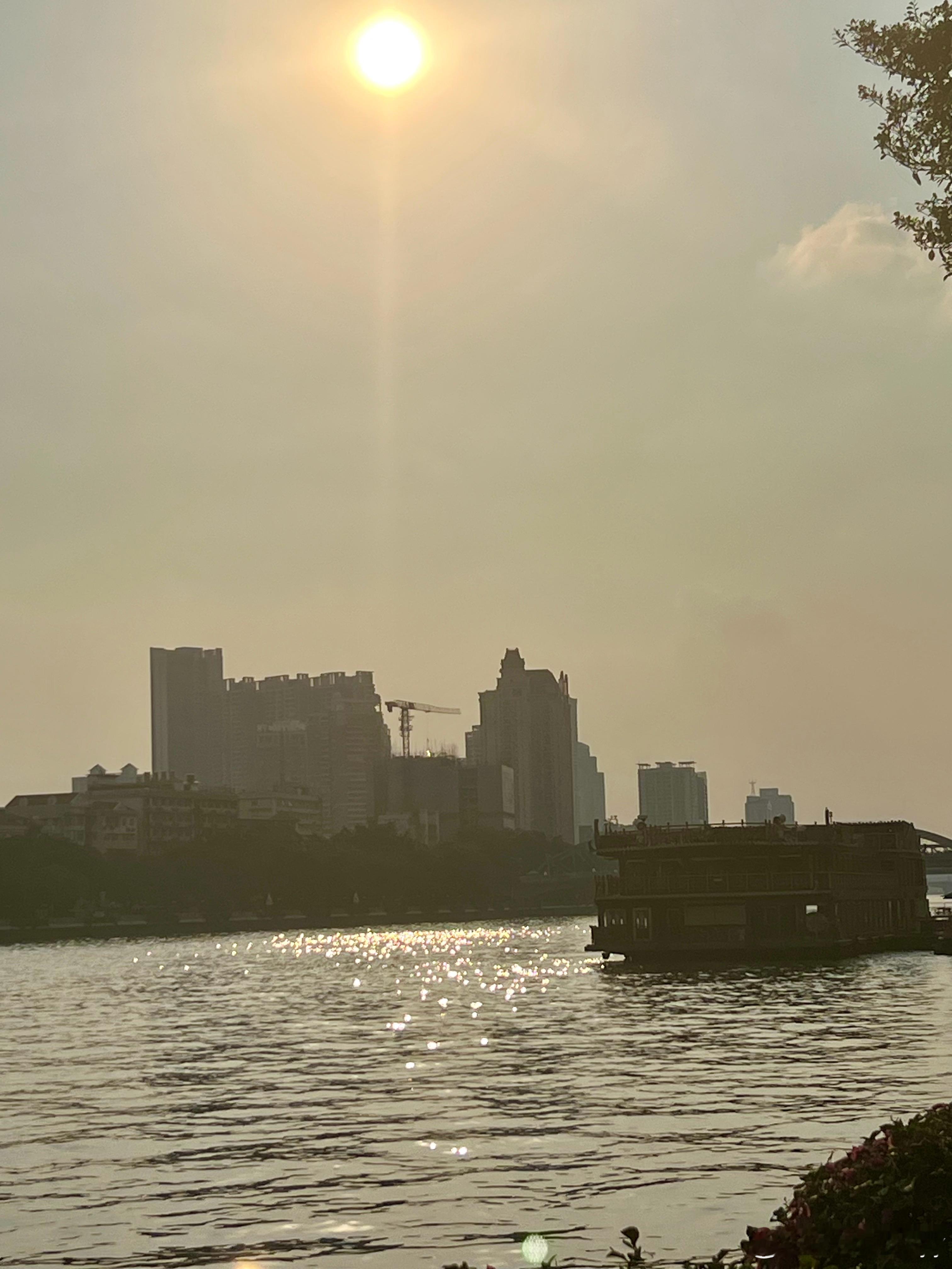 听说曾经爱情回来过，心有灵犀一点通！如果你思念一个人，他会感受到你的爱你的心意！