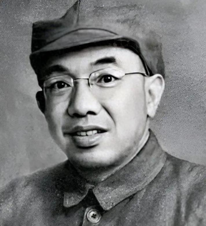 1943年，新四军七师政委曾希圣，拉住黄克诚，压低声音说：“老黄，我媳妇没准是特