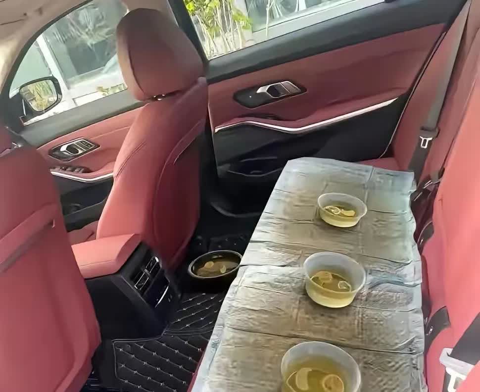 再说一遍！买车千万不要买皮座椅，一定要买布座椅！邻居家买了一辆新