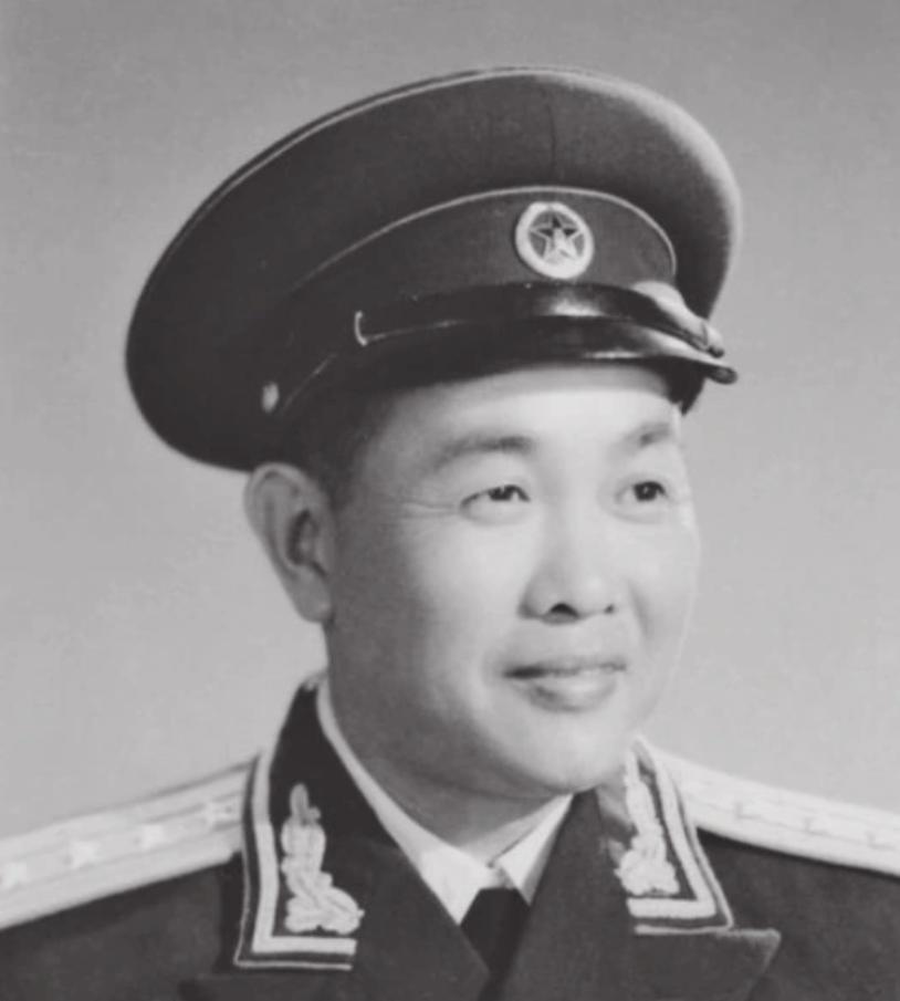 庐山会议后，毛主席的警卫员古远兴去看望彭老总，小声说：“你总说我比你倔，其实你比