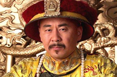 看看清史，满清十三皇朝，雍正应该能排第一位吧。会挣钱比的过康熙，会省钱比的过乾隆