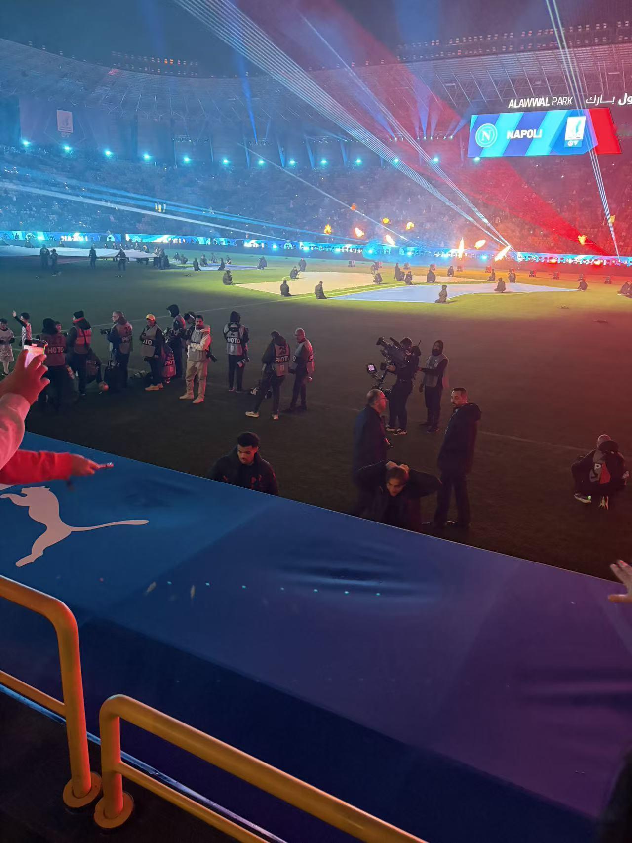 梦回不了2011！沙特国王大学体育场不是鸟巢，米兰出局囧叔难掩失望！这是囧叔时