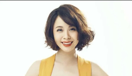 在2010年的时候，突然，有一天，连奕名对妻子陈实说道：“我们和平离婚吧，我已经