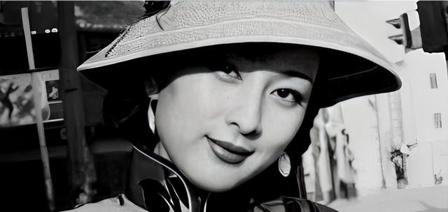 1933年11月的一天，李士群的妻子叶吉卿独自一人去见了大特务徐恩曾，她身穿旗袍