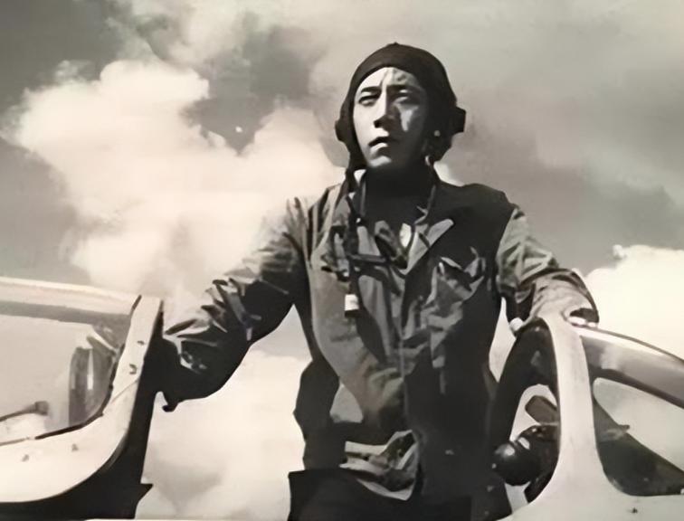 1990年，叛逃至苏联的飞行员王宝玉心中很激动，终于能去美国了，岂不知，王宝玉刚