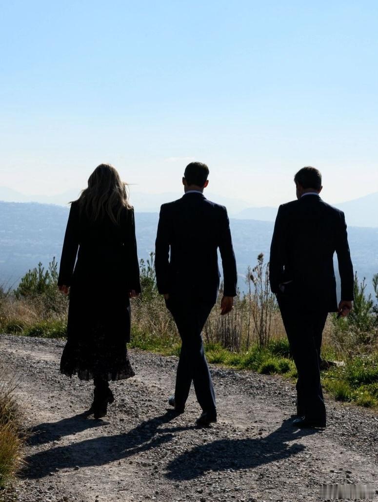 希腊王室1月15日，安妮-玛丽王后、帕弗洛王储、尼古拉斯王子、西奥多拉公主、菲