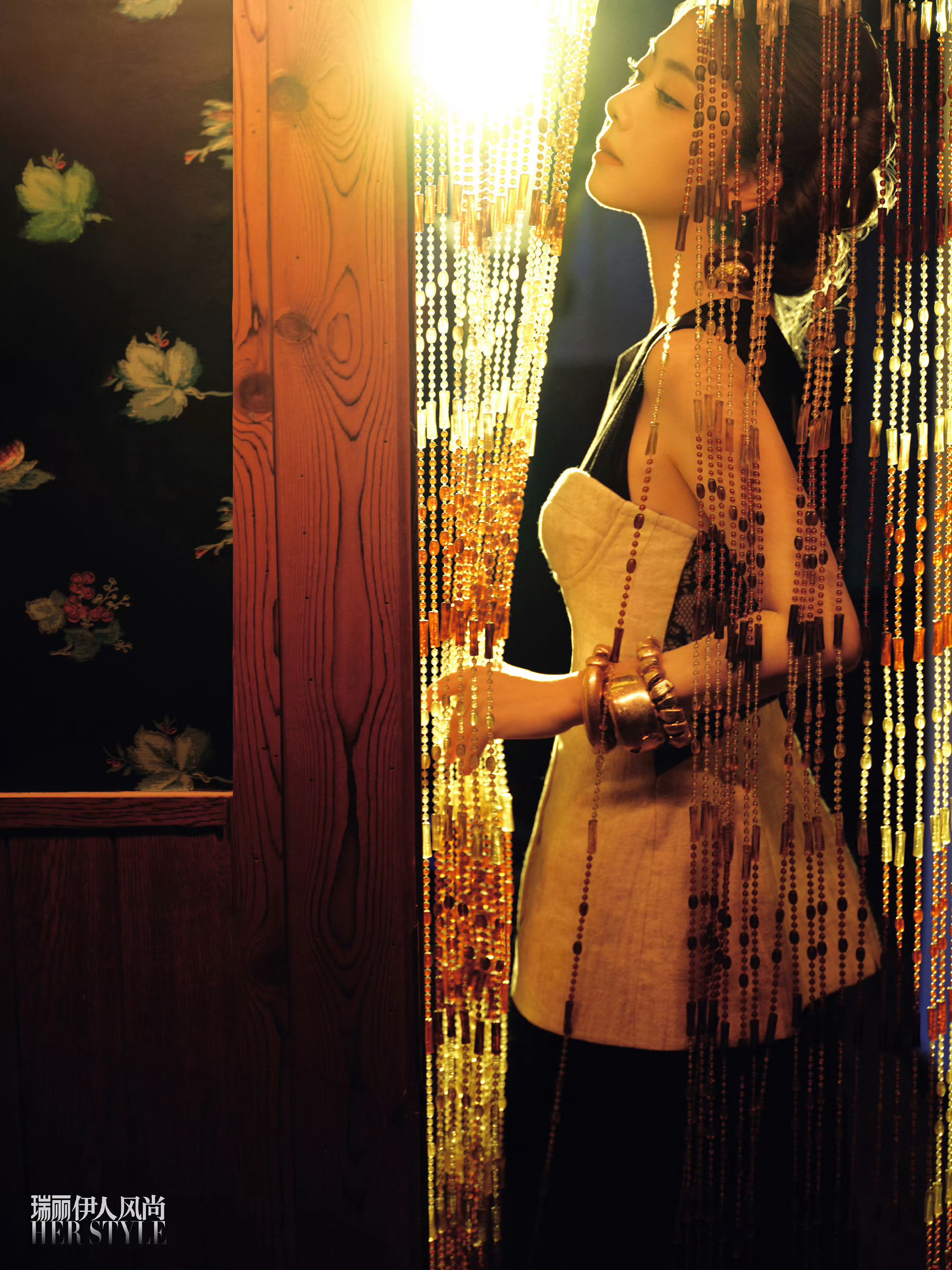 瑞丽伊人风尚谭松韵复古港风大片摄影／范一