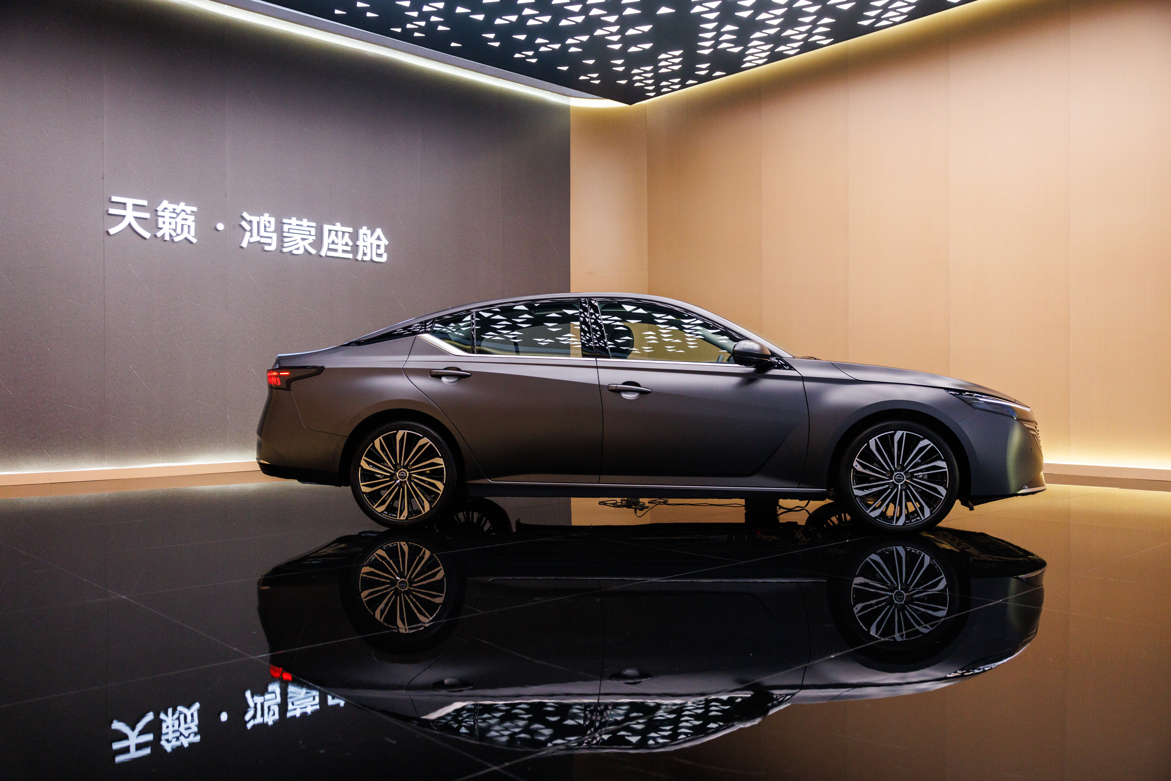 “天籁之音”碰上天籁之车！张靓颖入职东风日产，还代言了天籁·鸿蒙座舱，新车在广州