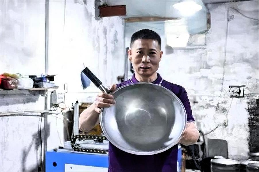 -产品质量过硬是根本：“传家锅”采用304不锈钢基材，厚度达0.8毫米，表面经