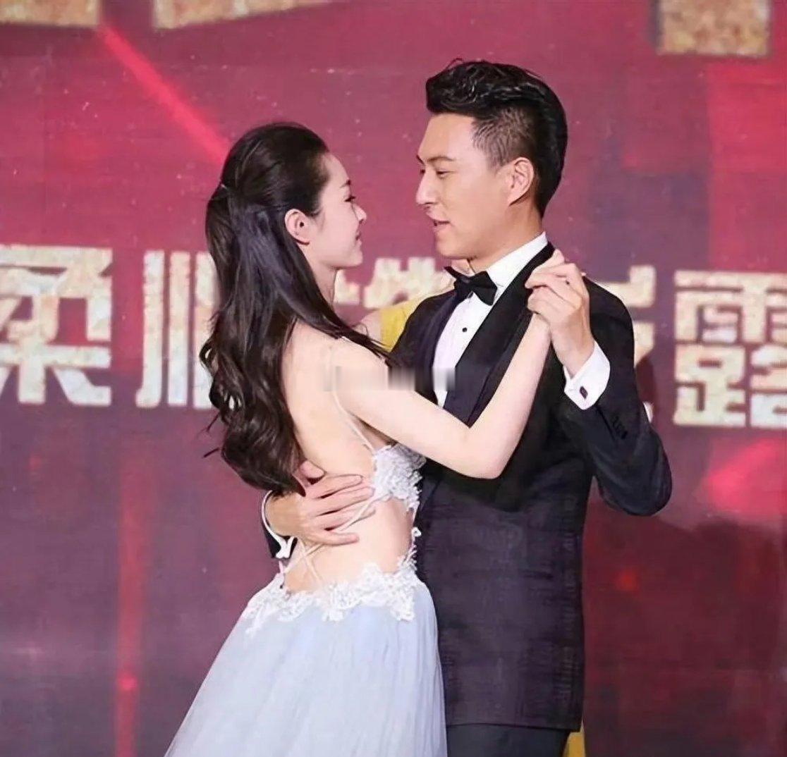 宋轶露背装穿搭让靳东的手不知所措……​​​