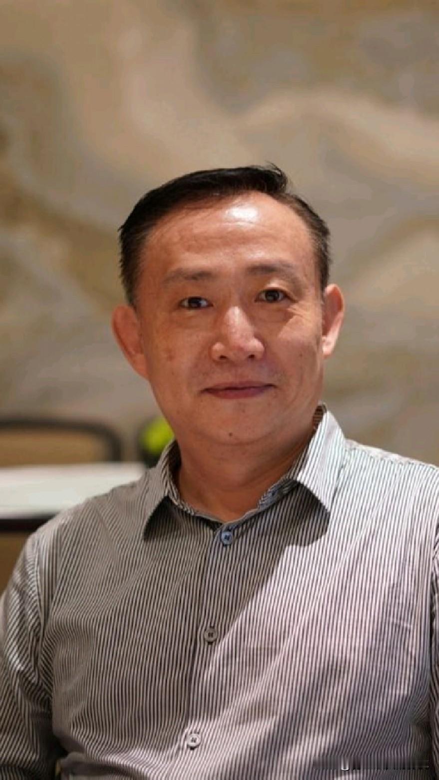 听完卢麒元这几句大实话，只觉得后背发凉。一个名牌大学的高材生，仅仅因为在论文里