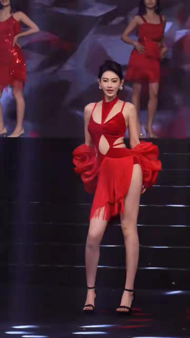 雨桐，全球中华小姐中国总冠军，主持人，模特。