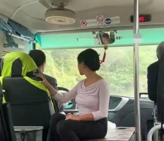 这个座位的尴尬，谁坐谁知道。