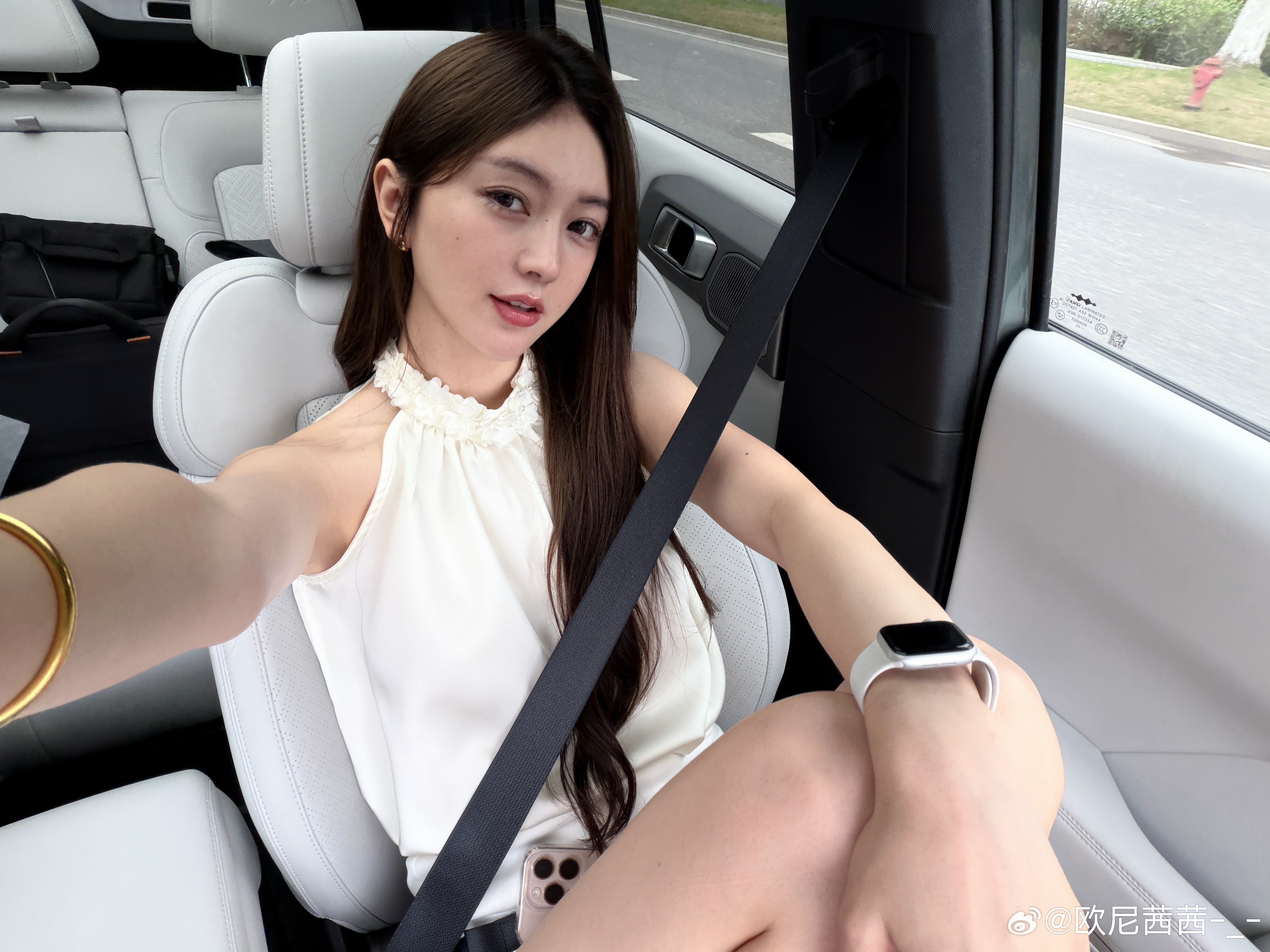 副驾标准坐姿欧尼茜茜方程豹钛3