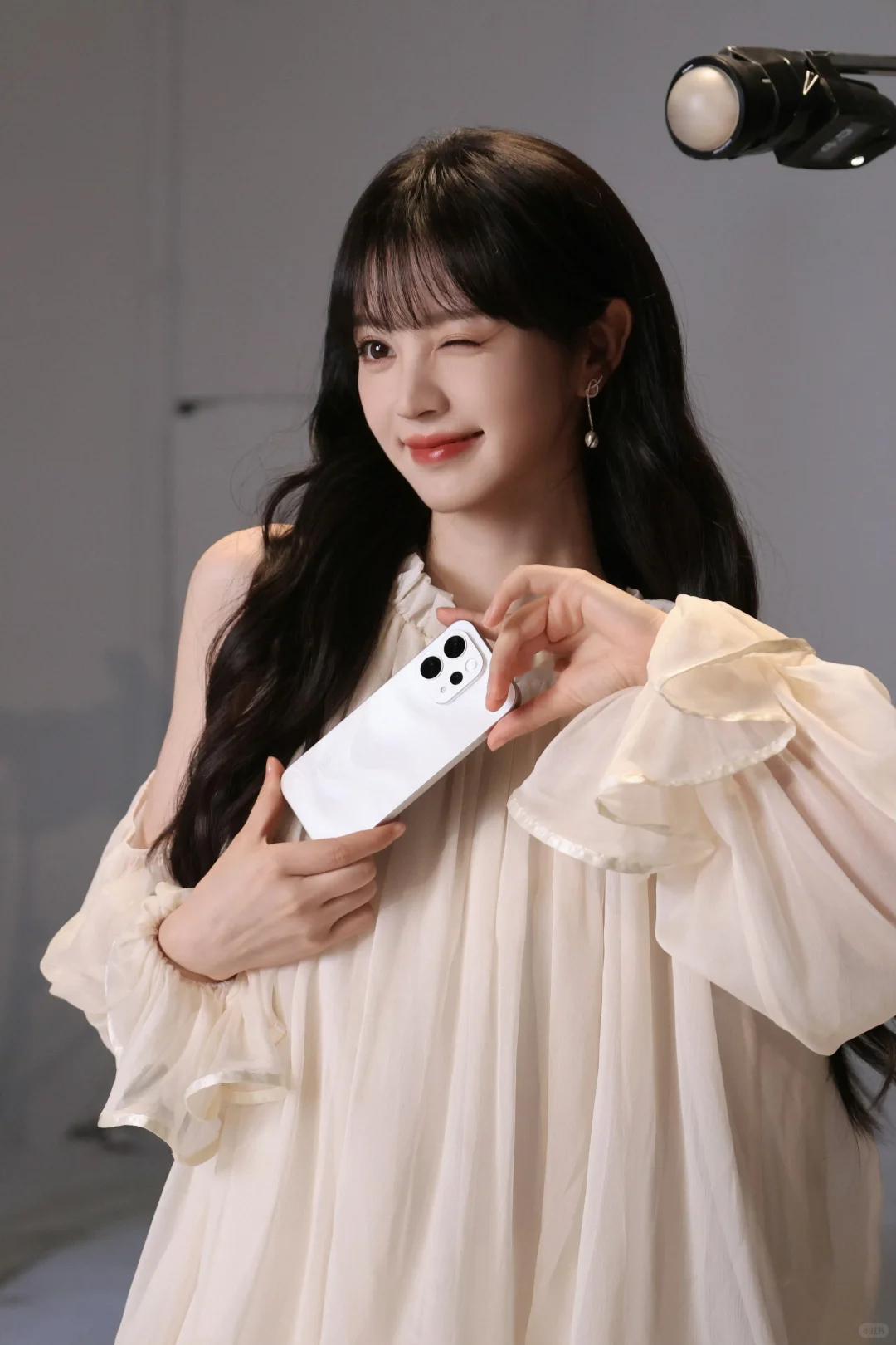 别人官宣代言：发海报；vivo官宣田曦薇：搞征集、翻牌子、送告白…这一套丝滑连招