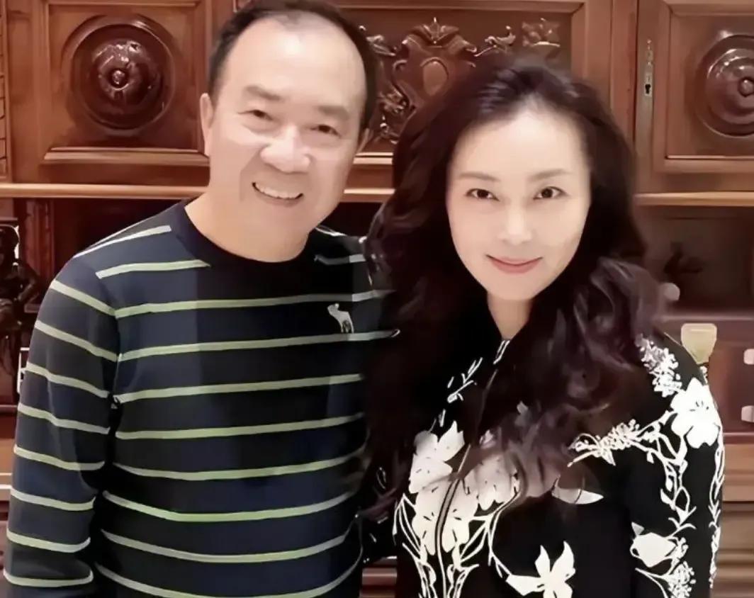 相声界的一对伉俪，姜昆搭档戴志诚夫妻，有实力为人处世十分低调最近看到一张戴志诚