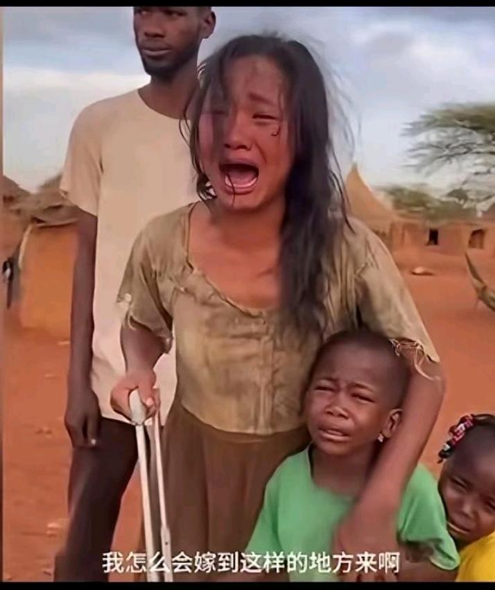 我怎么会嫁到这个鬼地方？她声嘶力竭的问。未嫁之前是父母的掌上明珠，日上三竿不
