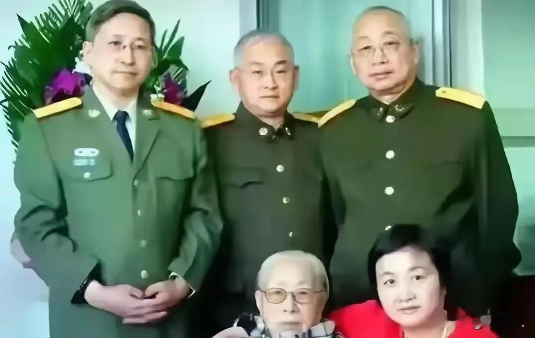 92岁傅涯临终遗愿：我不与陈赓合葬！通透大度的格局，看哭无数人2010年，