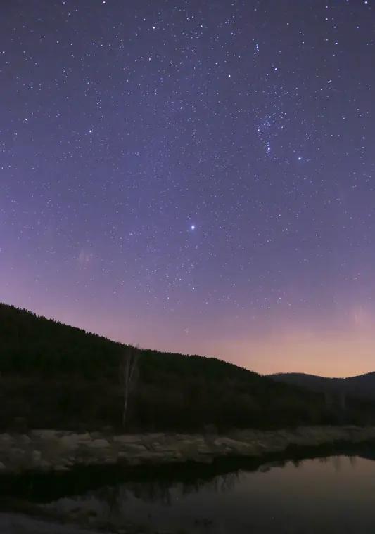 双鱼座2026年不靠玄学翻身，靠的是熬。木星蹲在事业宫，不是送红包，是给你一把