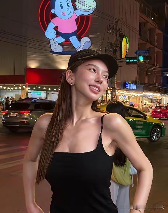 她是怎么做到又瘦，又有肉的啊！[捂脸哭][捂脸哭][捂脸哭]