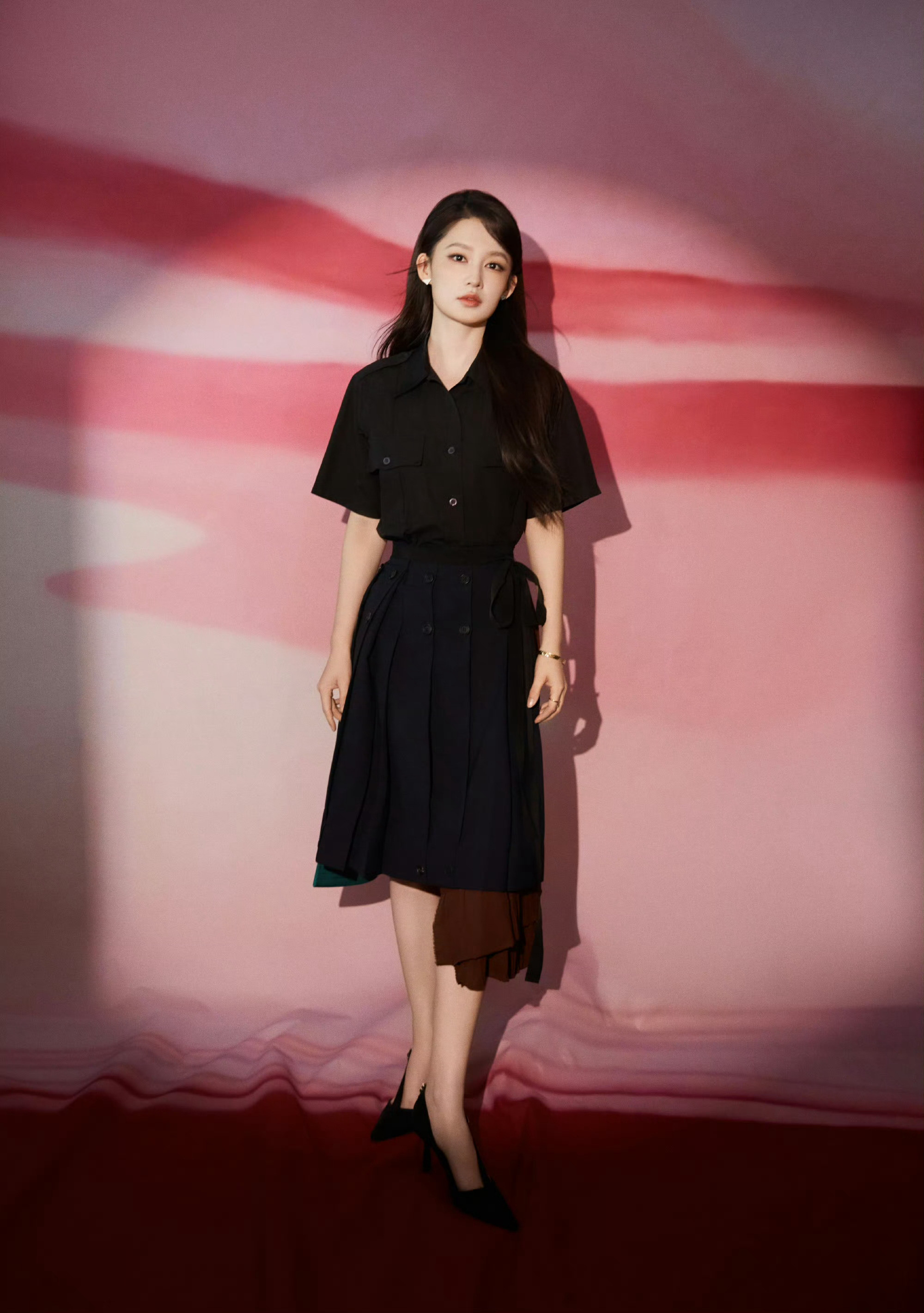 李沁又美又飒的沁沁，墨镜一戴谁都不爱哈哈哈哈