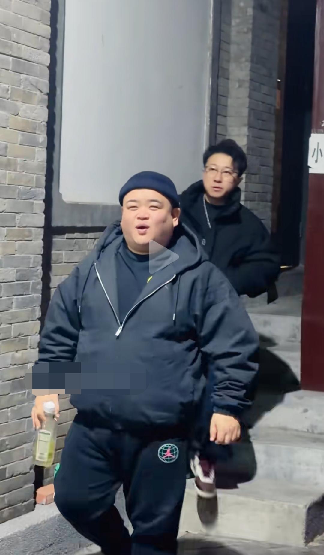 刘喆的翻红，狠狠打了谁的脸？当年和闫云达搭档，不温不火。转头跟了张鹤擎，立马