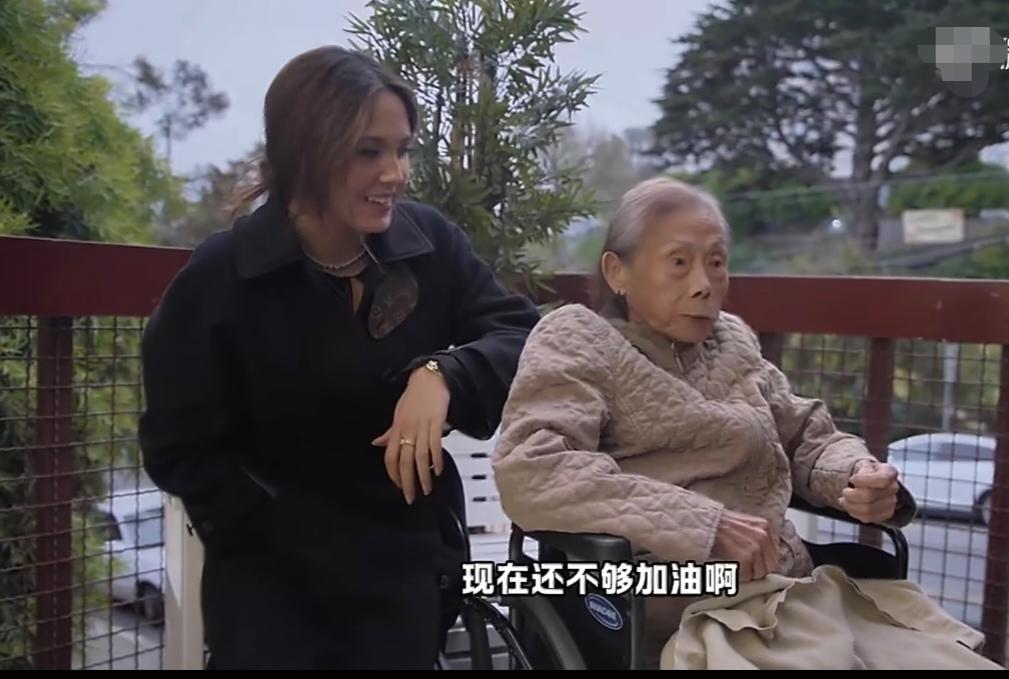 谷爱凌获金牌当日，外婆辞世。她忘记了很多事，却叮嘱谷爱凌：“长大后要成为国家栋梁