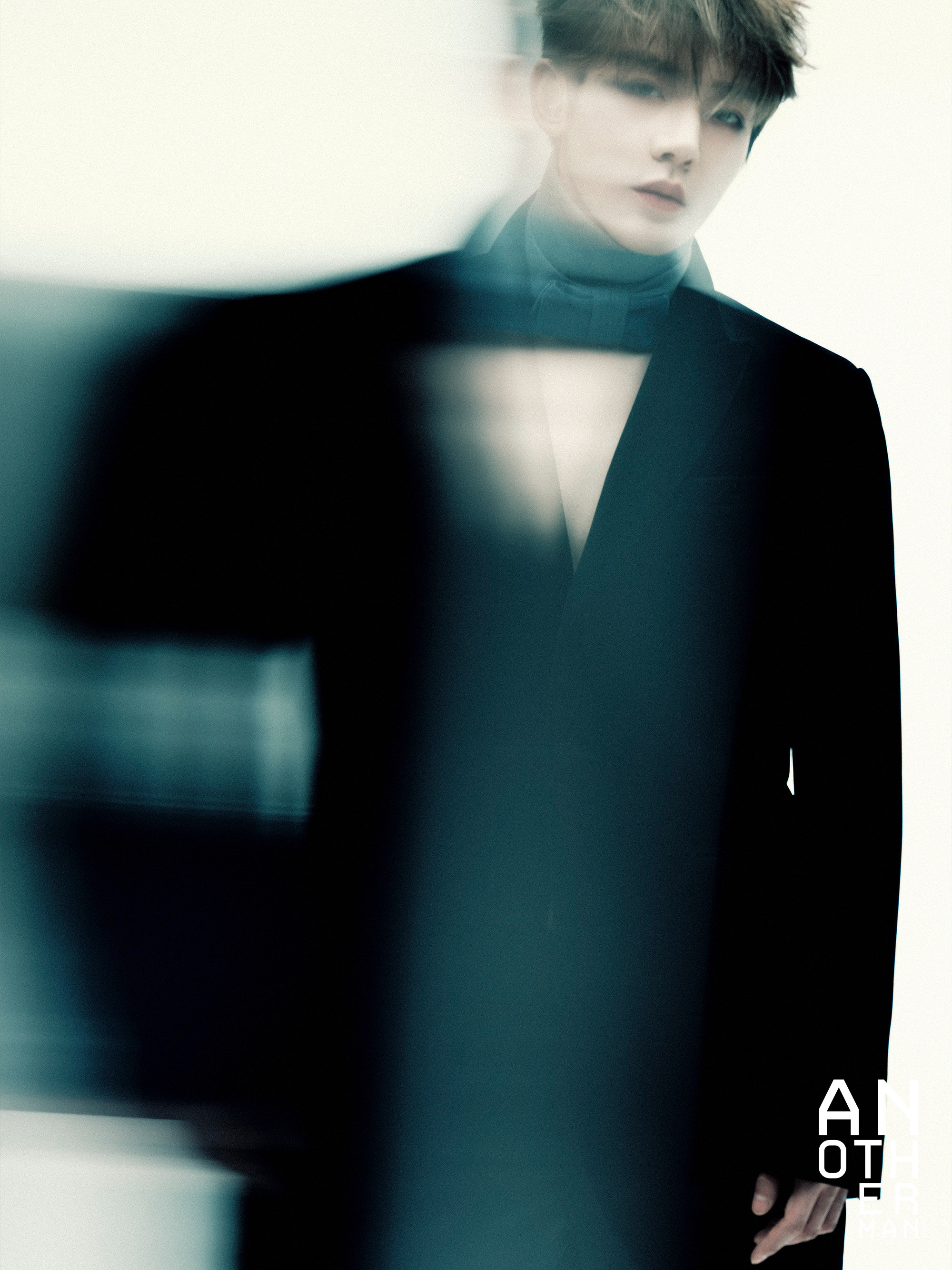 邓为｜AnotherMan封面人物邓为身穿迪奥创意总监Jonathan