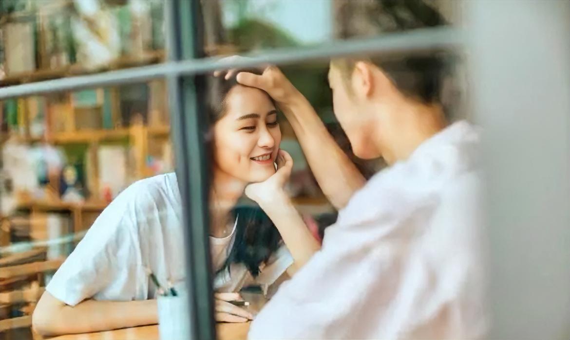 女人学会这三句话，让男人对你疯狂上头1、“求求你”：这句话，让你卸下紧绷的铠