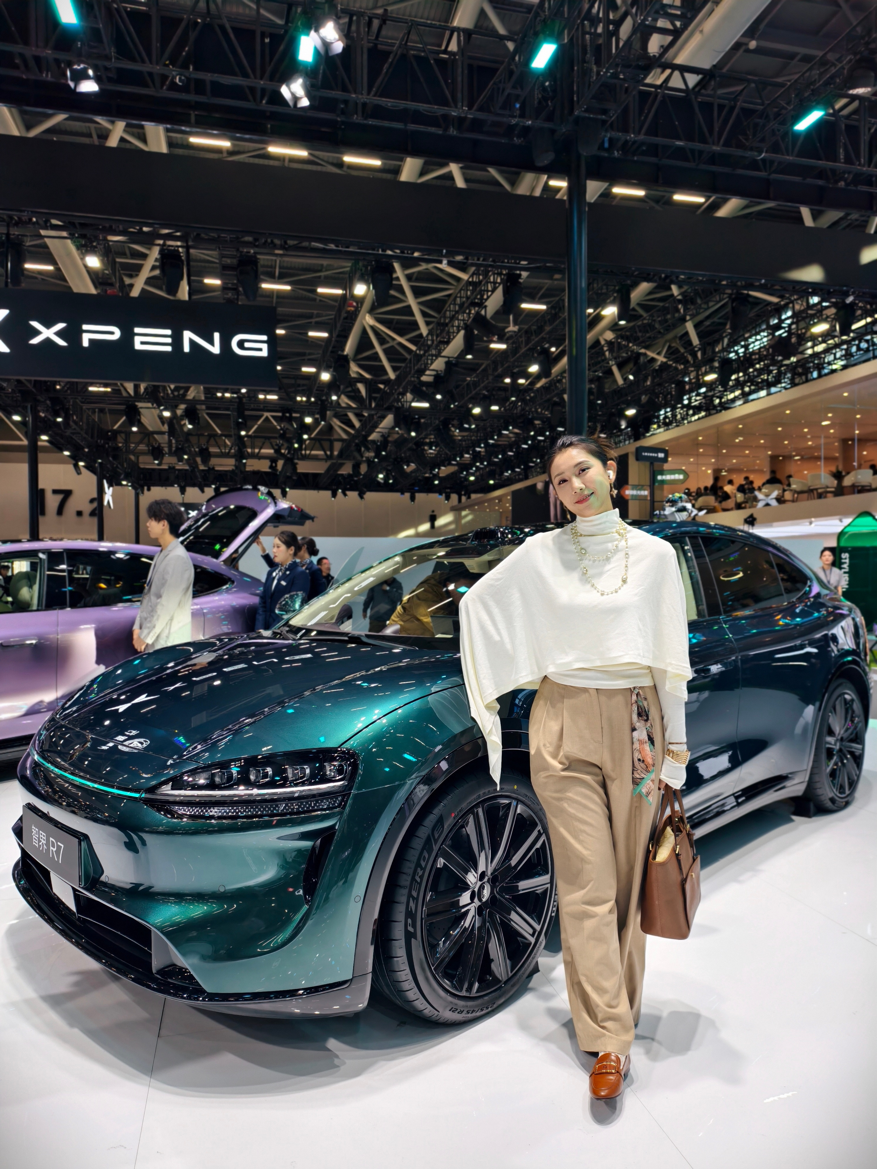 广州车展打卡智界展台！这一次智界是有一个专属展台区域的。布置还挺出片，猛猛摆拍几