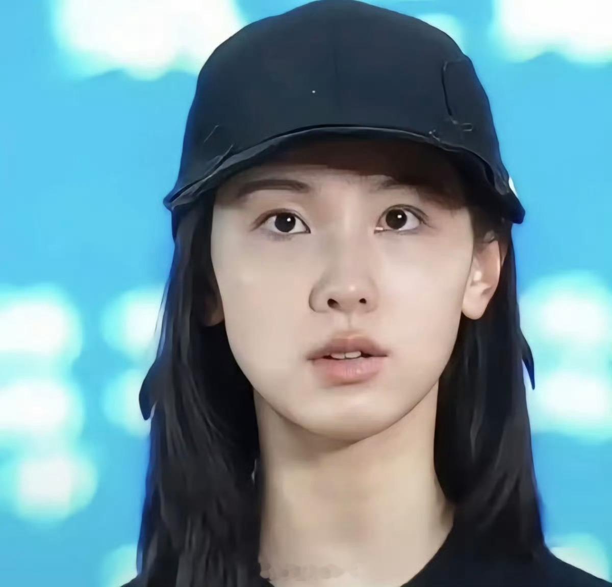 陈都灵眼袋陈都灵2023年《长月烬明》因眼袋、泪沟明显被弹幕刷屏吐槽显老，这次时