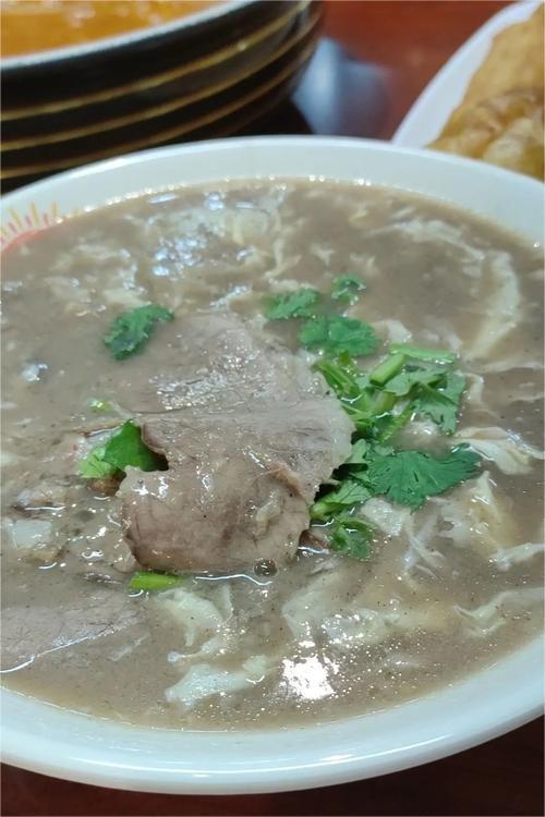 山东美食大探索，糁汤羊汤炒鸡甏肉，爱恨交织