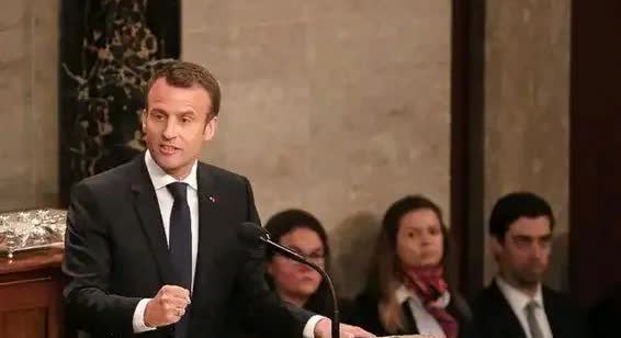 内塔尼亚胡快被气死了。因为法国总统马克龙已经下了决心，而且定好了地点和日