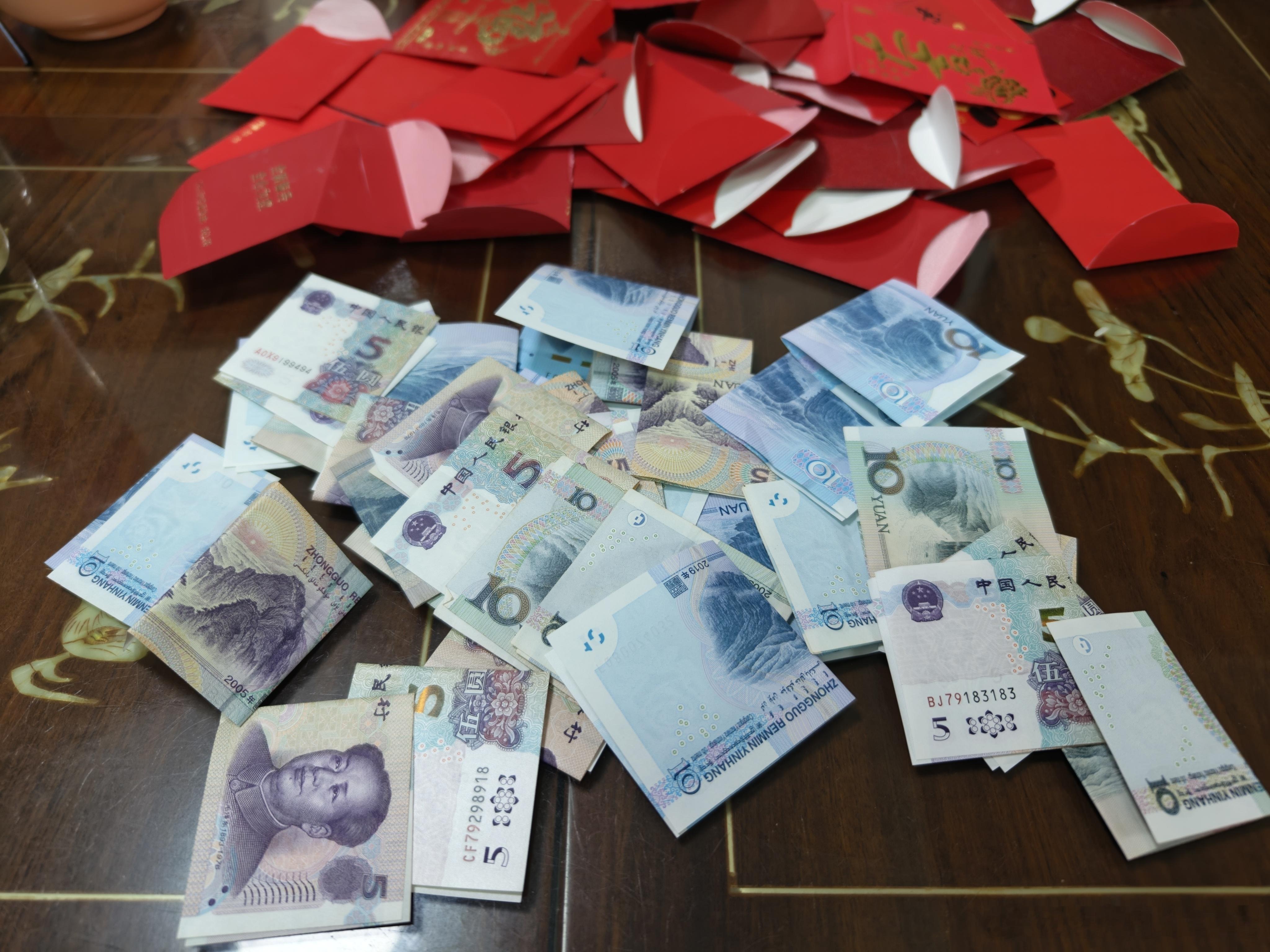 我是广东人，我亲证，广东的红包真的全是5块10块，但凡超过10块的：