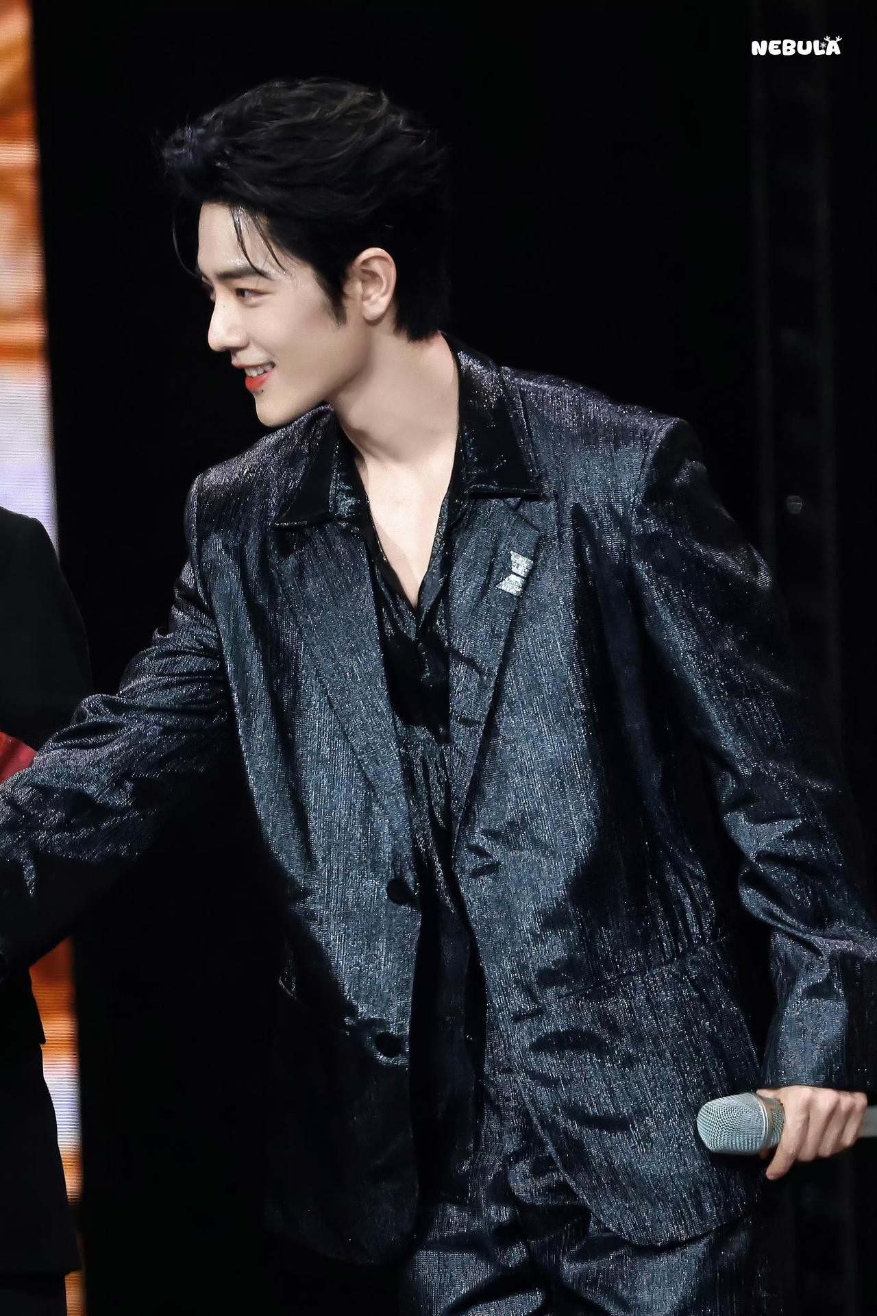 肖战的每个代言都是长期的，一个代言五六年也不稀奇，不过代言又不是自己的家族企业，