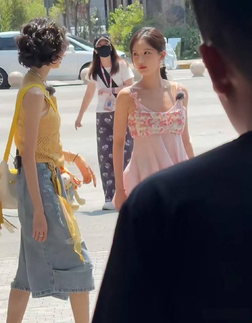 脸盲了，我是真的以为是赵露思…结果一个是王楚然，一个是李一桐。