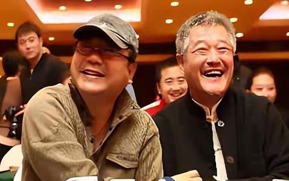 娱乐圈的仗义从来藏在细节里！2026春晚还剩俩月，赵本山的回归呼声又炸了，而大鹏