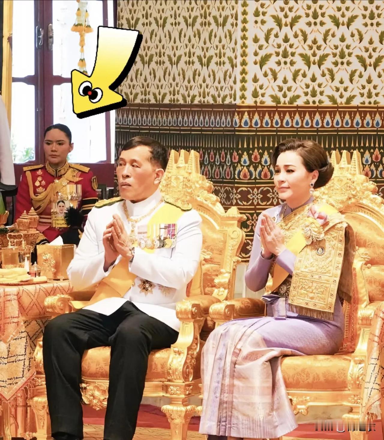 看到苏提达这样子的穿搭，感觉好热啊，所以她不热吗？而广东今天凌晨下暴雨了还是热。