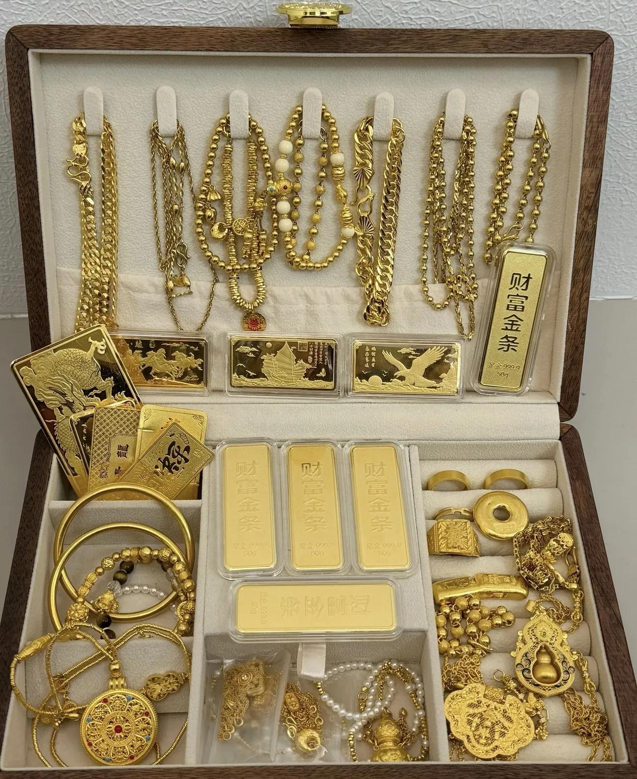 黄金已经彻底失控了，1月29日1215，1月30日1212，刚刚一查直接暴跌