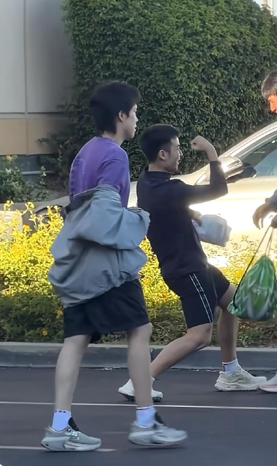 尽管有很多争议，但是我对你的喜欢不变，这次输球了，就好好总结，下次赢回来！也