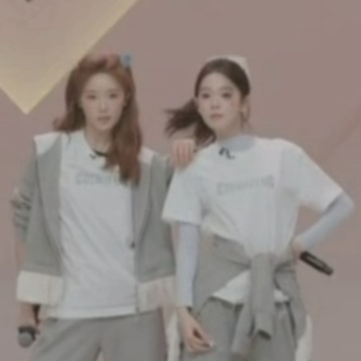 我就这样反复看陈瑶这个超用力的点头。。。我的女孩不做作不矫情不机灵但很努力。。萌