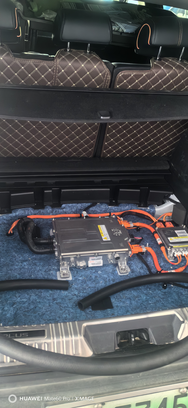 新能源完美装备胎自己动手，不拆不动电缆、电线，单纯充电机平移，完美备胎加装，尾