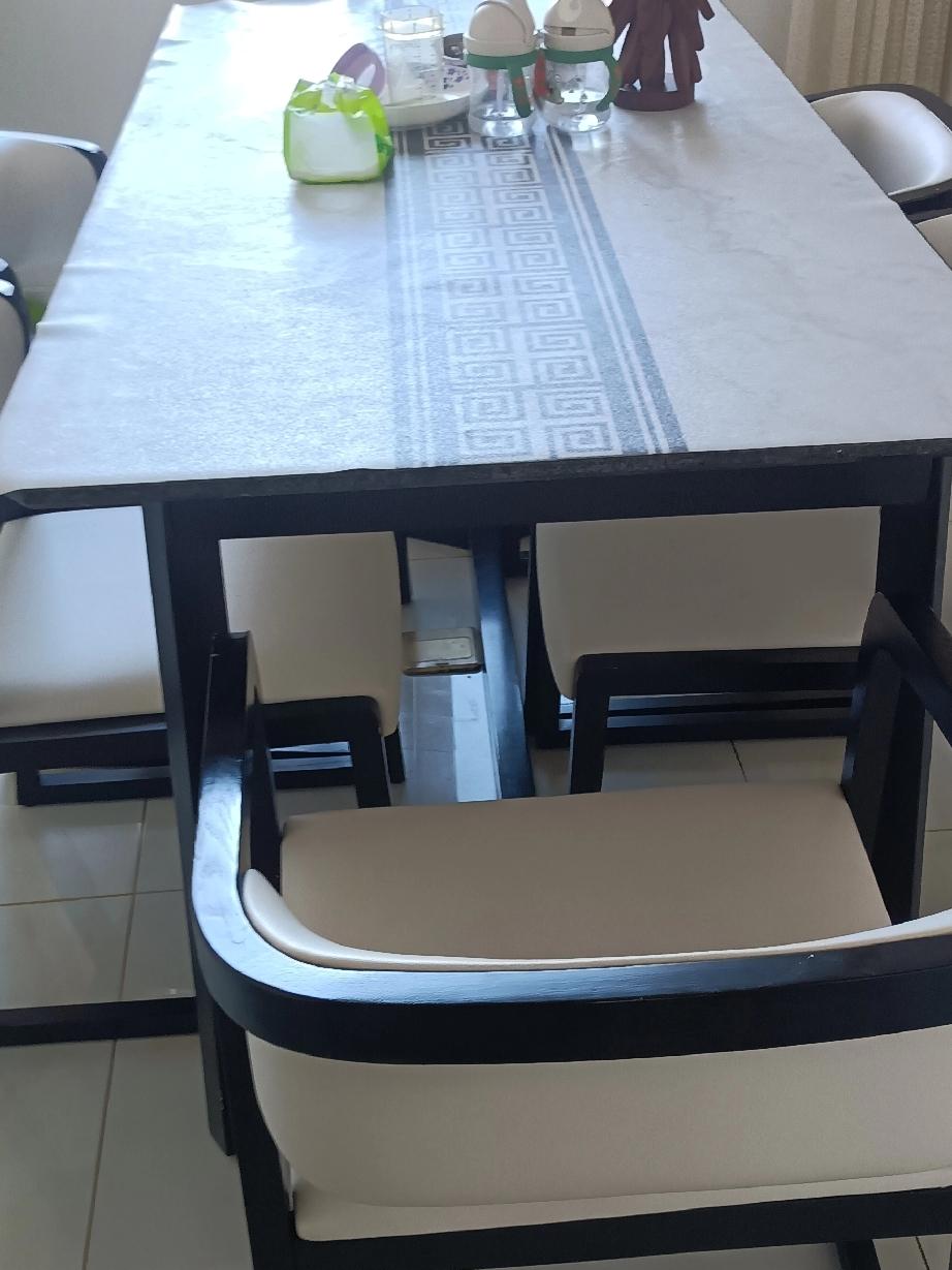 女儿女婿都有点洁癖，所以在他们家帮忙带孩子，真的不容易！他们总能找到卫生死角，