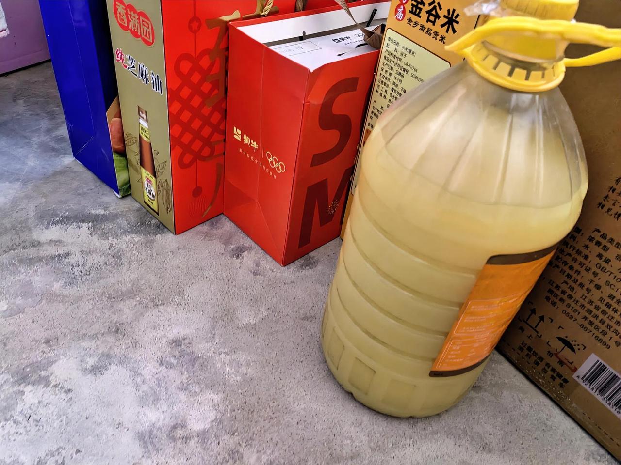 问朋友们：父母不在了，回娘家看哥嫂，拿去的礼物，年年照单全收，而他们从不付出，这